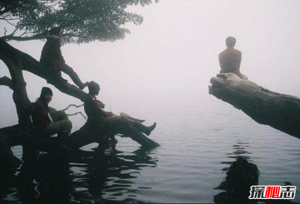 中国云南鬼湖之谜,站在湖边大声说话天就下雨(呼风唤雨)