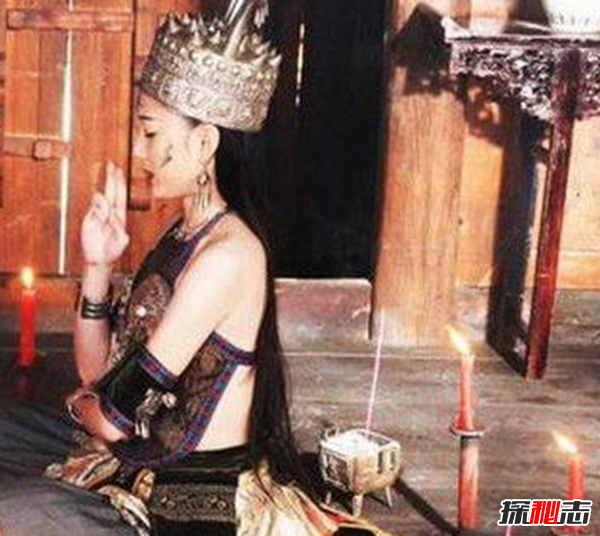 湘西神秘草鬼婆的放蛊术,只传女不传男(全民族笃信)